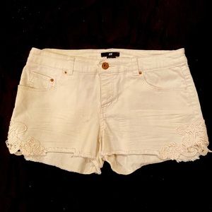 H&M Ivory Denim Shorts w/lace trim, size 8